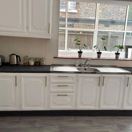 Balham, South London Spacious Guest House F2, 6 Rooms Available Dış mekan fotoğraf