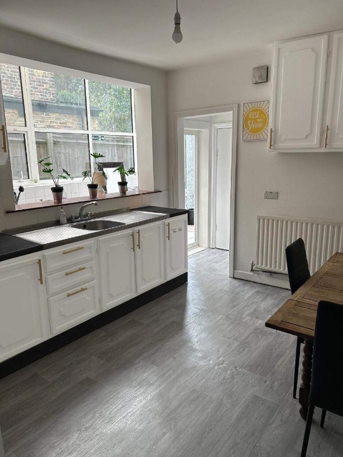 Balham, South London Spacious Guest House F2, 6 Rooms Available Dış mekan fotoğraf